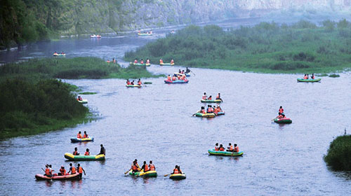 “辽西第一漂”的白石漂流